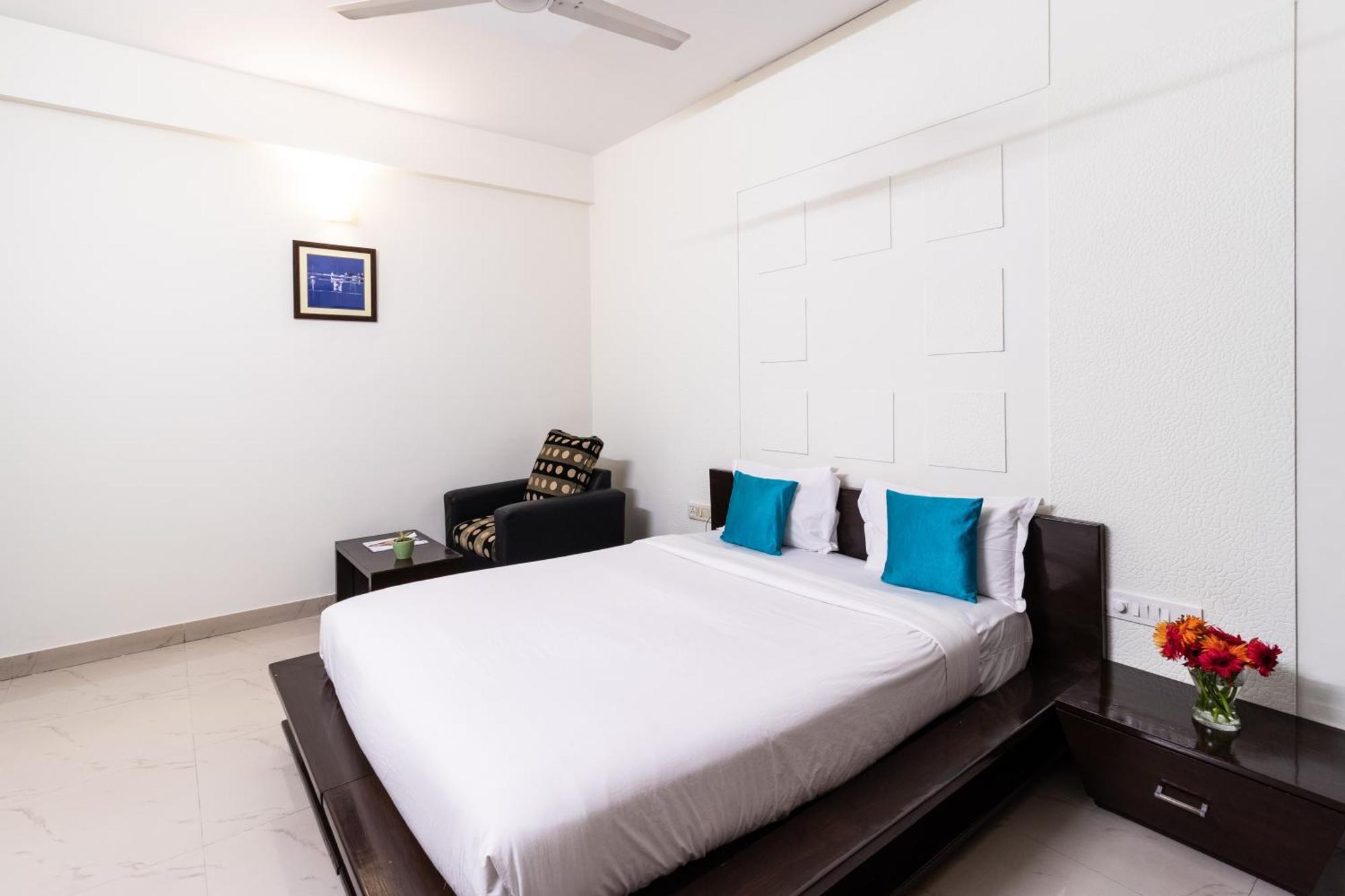 Sanctum Suites Domlur Bangalore Rum bild